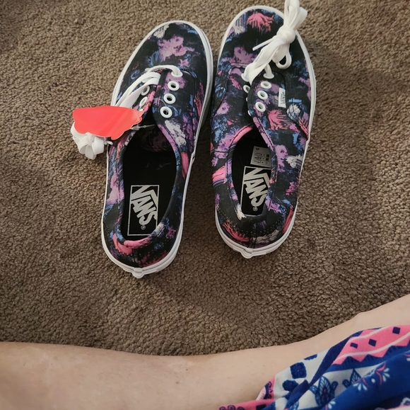 Shoes - Picture 3 of 3